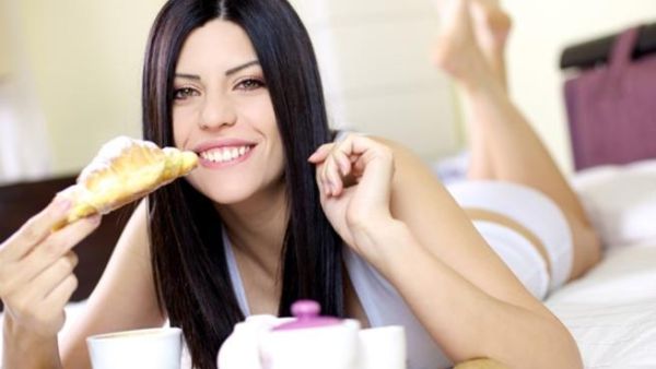 تناول الاطعمة المناسبة يمكن ان يحسن المزاج ويخلصك من الانتفاخ المزعج