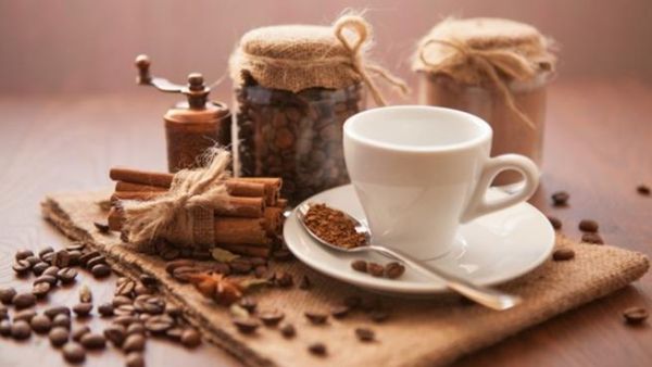 القهوة الخالية من الحليب والسكر والكريمة افضل واقل بالسعرات الحرارية 