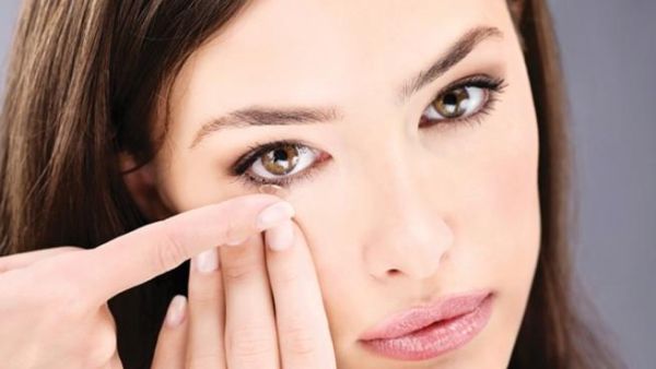 الاهتمام بنظافة العدسات يحمي عيونك من الالتهابات الخطيرة 