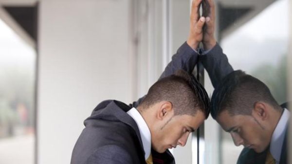 المشاعر السلبية قد تنتقل من شخص لأخر حتى لو يكن متواجدا في نفس المكان