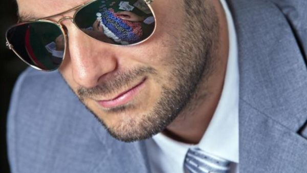 اختر نظاراتك الشمسية بعناية للحماية من أعراض الحساسية المزعجة.