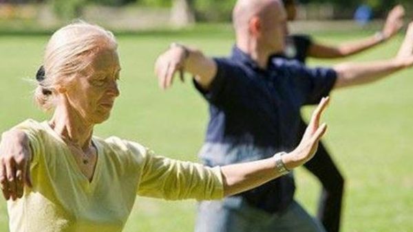 تمارين تاي تشي تساعد كبار السن على زيادة التركيز وتعزيز التوازن