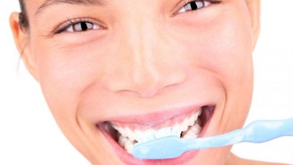 تنظيف الاسنان يحمي من امراض القلب المزمنة