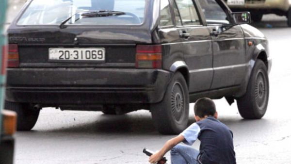 أحمي أطفالك من عجلات السيارات 