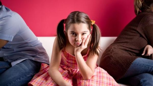 انفصال الزوجين يؤدي الى دمار العائلة.