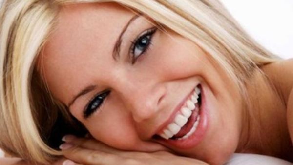 يمكن صنع القشرة التجميلية من البورسلان أو من الحشوة البيضاء