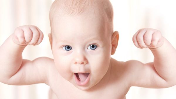 يتميز الاطفال الرضع بحركات عفوية ولكن بعضها قد يكون مؤشرا على وجود مشكلة ما