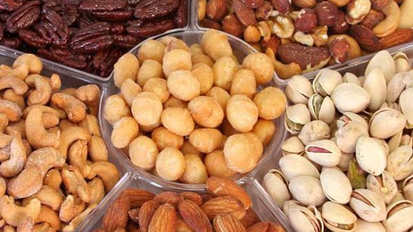 القليل من المكسرات للوقاية من أمراض القلب