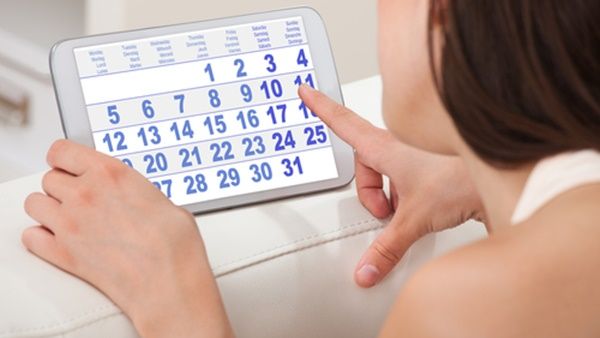 يجب أن تتبع الدورة الشهرية مدة 28-35 يوما.