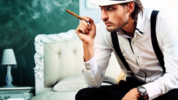 يمكن أن تسامح النساء الرجل الوسيم إذا قام بارتكاب خطأ إجتماعي