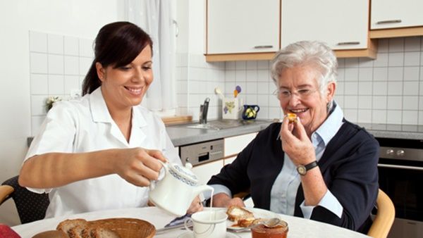 يمكن أن توفر هذه الصور المختلفة استعراضا أشمل لما يشكل المجتمعات الصديقة للمسنين