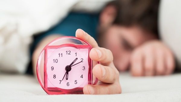هل تأخير الدوام يساعد في الحصول على ساعات نوم أطول؟