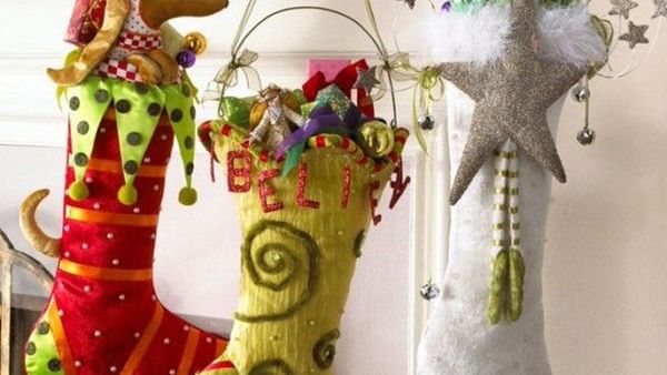 هدايا رائعة داخل الجوارب بانتظار العيد