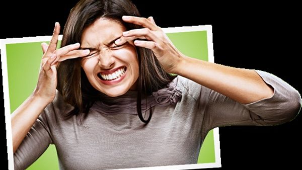 ينصح الاطباء بتجنب ملامسة العيون بالأصابع ويفضل استخدام منديل جاف وناعم