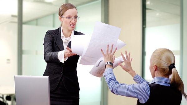 المدراء الظلاميون أشخاص يستمتعون بمضايقة الآخرين