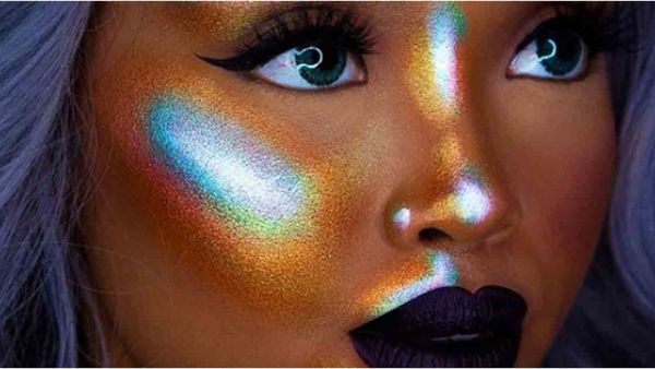 هذا الماكياج مناسب للحفلات المسائية هذا الماكياج مناسب للحفلات المسائية