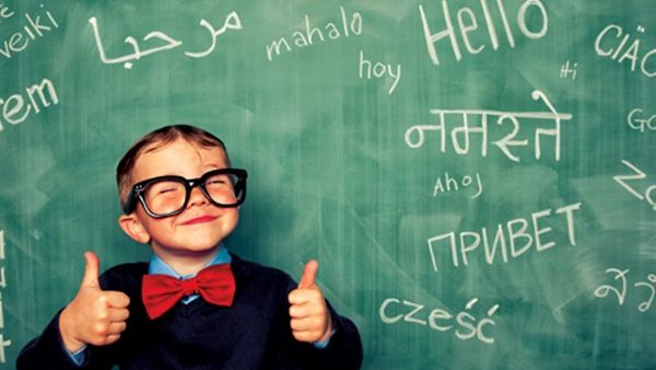 يبدو أن الأداء المتفوق في هذه المهام المتضاربة يعود إلى ثنائية اللغة