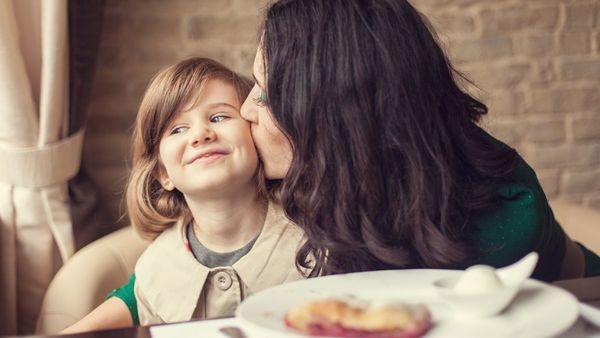 اختياراتك الغذائية تؤثر على صحة اطفالك