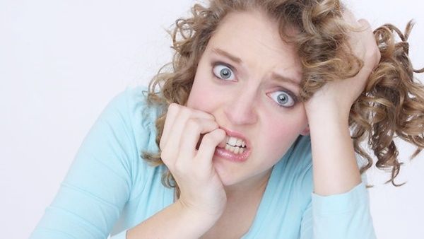  كيف يمكنك أن تتوقفي اليوم عن قضم أظافرك؟