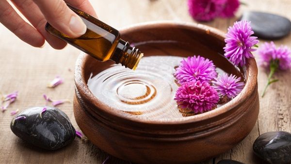 الزيوت الاساسية افضل طريقة لتعطير الجو