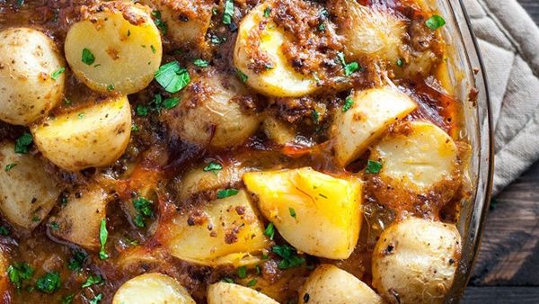 طبق البطاطا الإسبانية بالزعفران