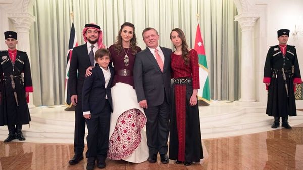 بساطة وأناقة مميزة للملكة رانيا في الاحتفال الوطني بالعيد السبعين للاستقلال