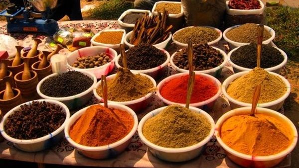 تعلمي صنع توابلك في مطبخ