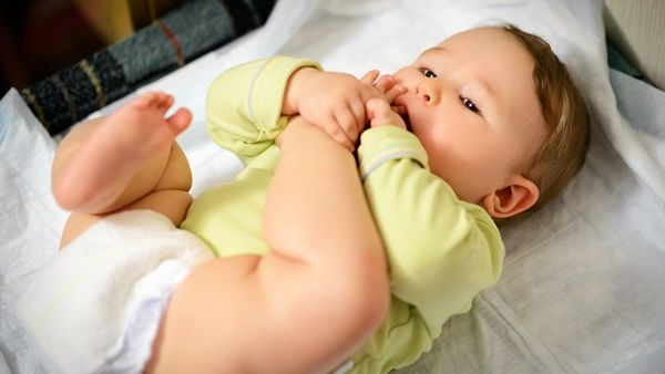 هل التعرض المبكر للأوساخ أو الجراثيم يقلل من مخاطر الحساسية؟