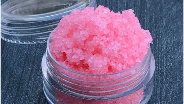 مقشر الشفاه برائحة “BUBBLE GUM”