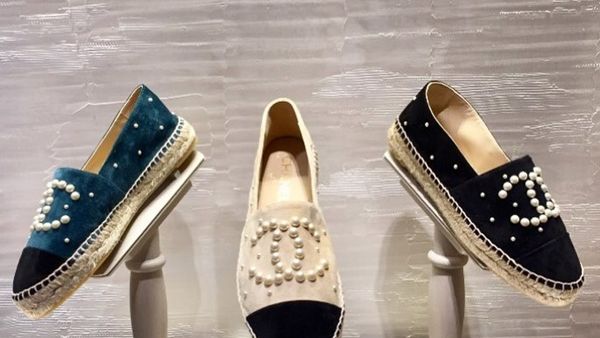 شانيل وأحذية اللؤلؤ الاسثنائية