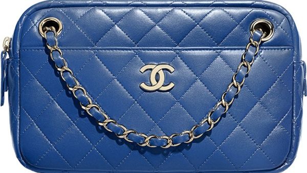 شانيل تقدم حقيبة الكاميرا الكلاسيكية الجديدة