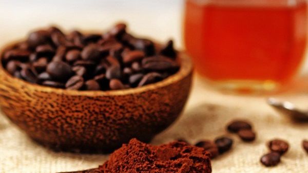 قناع العسل والقهوة لتقشير البشرة