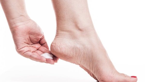 طريقة سهلة لقدمين ناعمتين