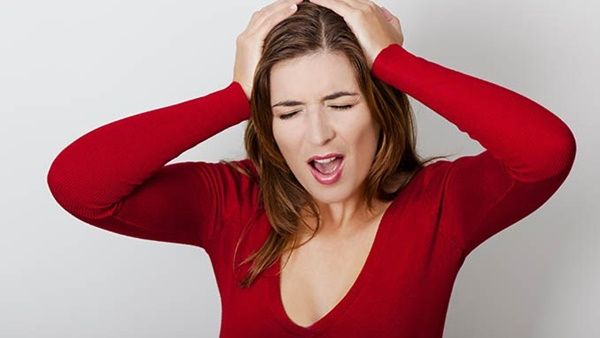 تعرفي على اسباب الصداع