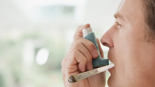 تدخين اي شكل من اشكال السجائر ضار بمريض الربو