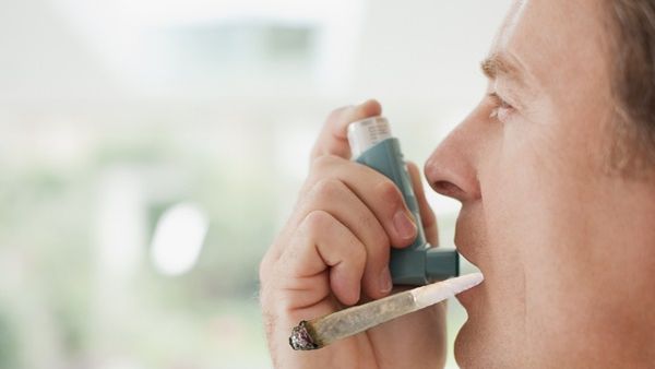 تدخين اي شكل من اشكال السجائر ضار بمريض الربو