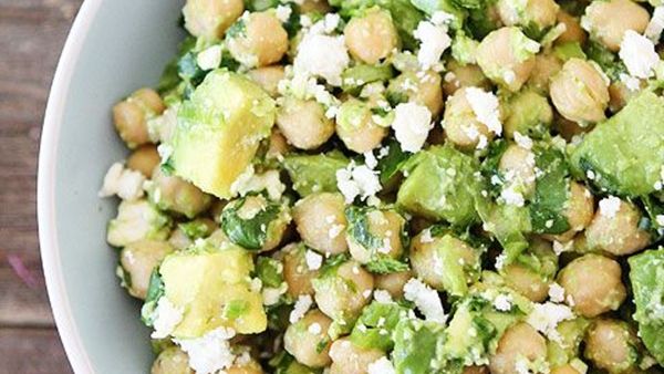 سلطة الحمص والافوكادو والفيتا