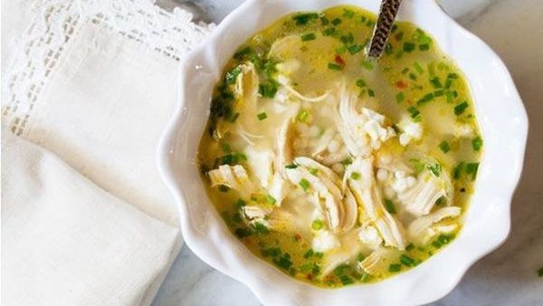 شوربة الدجاج بالليمون والكسكسي