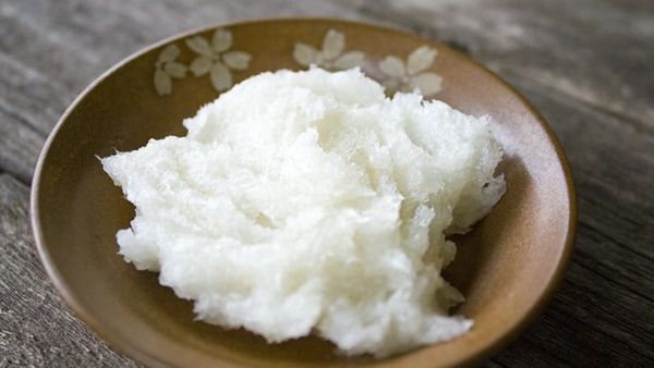 مقشر الوجه بزيت شجرة الشاي وجوز الهند