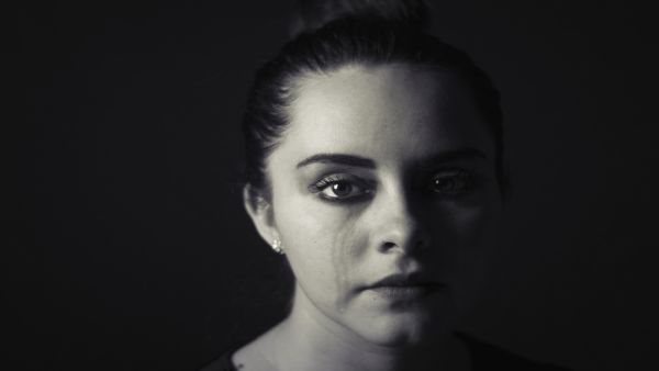 هل البكاء في العمل تصرف مقبول؟