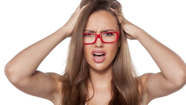 لا تقلقي بعد الآن هناك حل لمشكلة القشرة