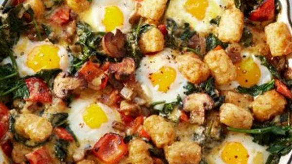 صينية البيض والبطاطا لصباح عيد الفصح المجيد صينية البيض والبطاطا لصباح عيد الفصح المجيد