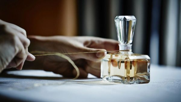 العطور ثمينة لذلك تعلمي الحفاظ على رائحتها القوية 