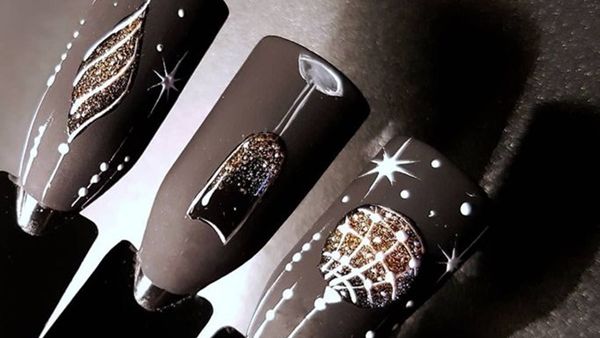 أظافرك في رأس السنة ملونة وجذابة