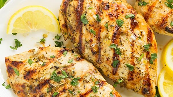 الدجاج المشوي بالليمون والثوم