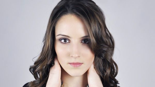 الخصل الرائعة لا تحتاج الى منتجات العناية بالشعر من الخارج فقط