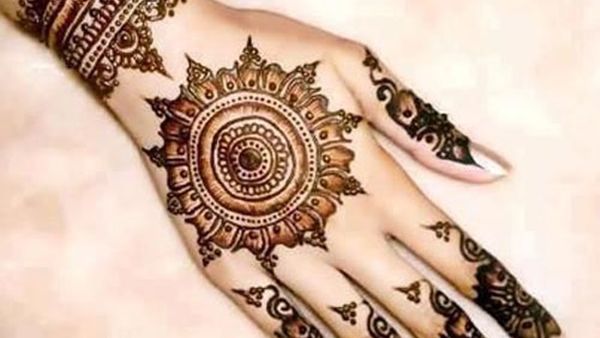 نقوش الحناء في العيد جميلة وحيوية وجريئة