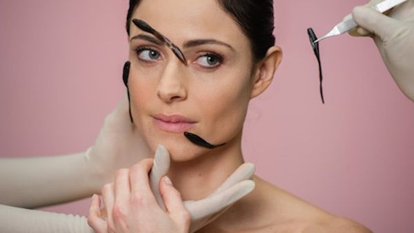 جميلة البوابة: ديدان العلق لعلاج حب الشباب