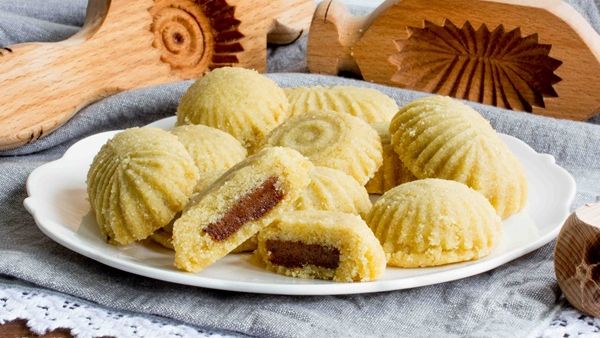 أطباق احتفالية: معمول العيد بالتمر والسميد