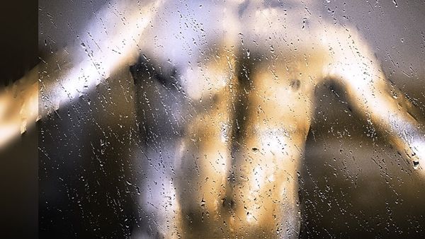 يعتبر البعض الاستمناء أحدى الوسائل الأكثر أمانا لبلوغ النشوة الجنسية